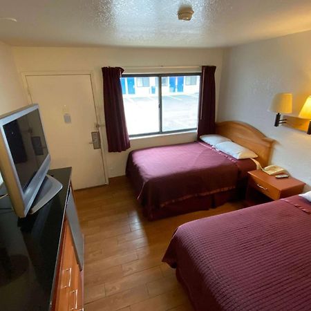 Travelodge By Wyndham Grand Rapids North Уолкер Экстерьер фото