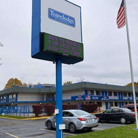 Travelodge By Wyndham Grand Rapids North Уолкер Экстерьер фото
