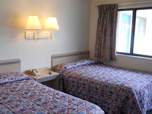 Travelodge By Wyndham Grand Rapids North Уолкер Номер фото