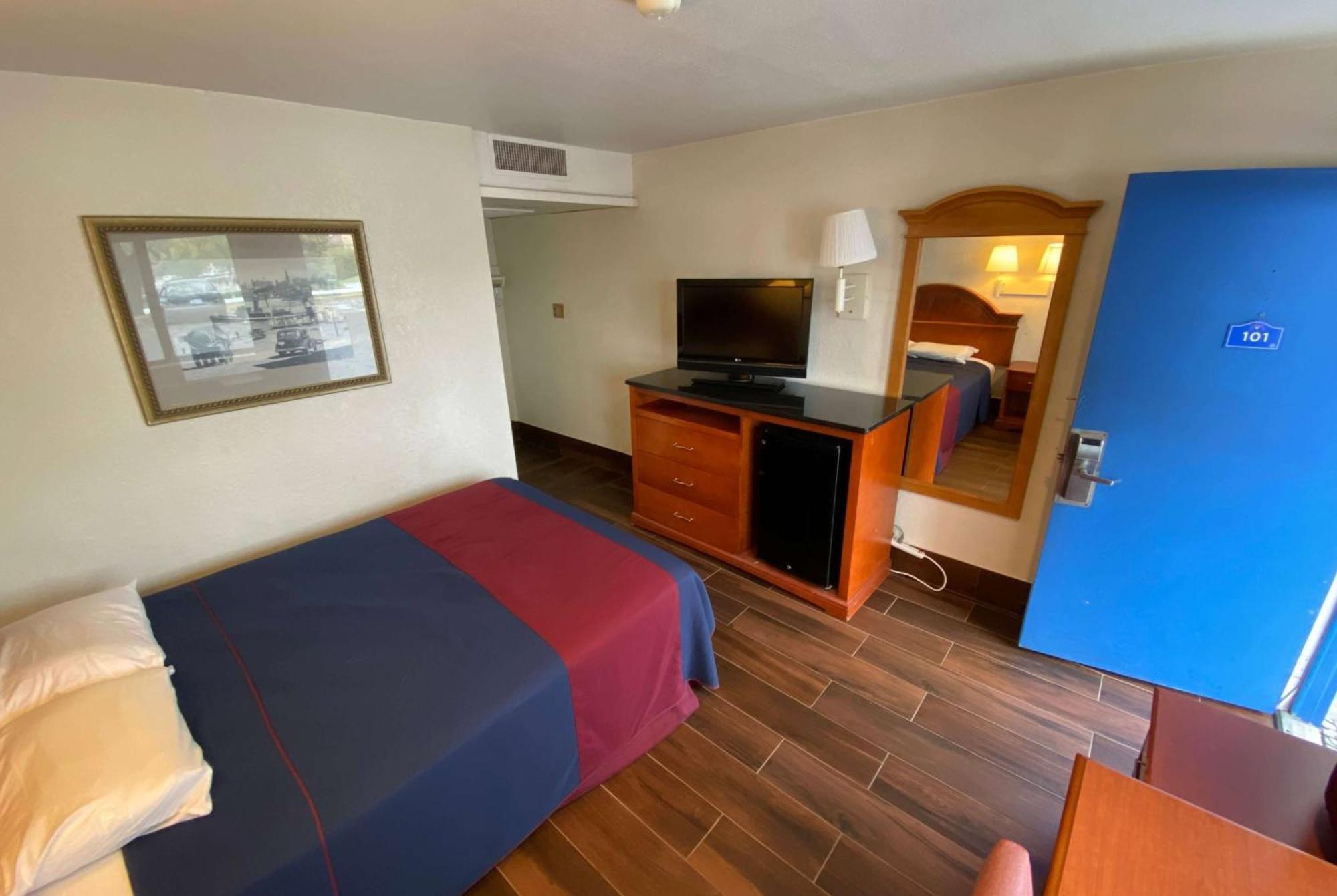 Travelodge By Wyndham Grand Rapids North Уолкер Экстерьер фото