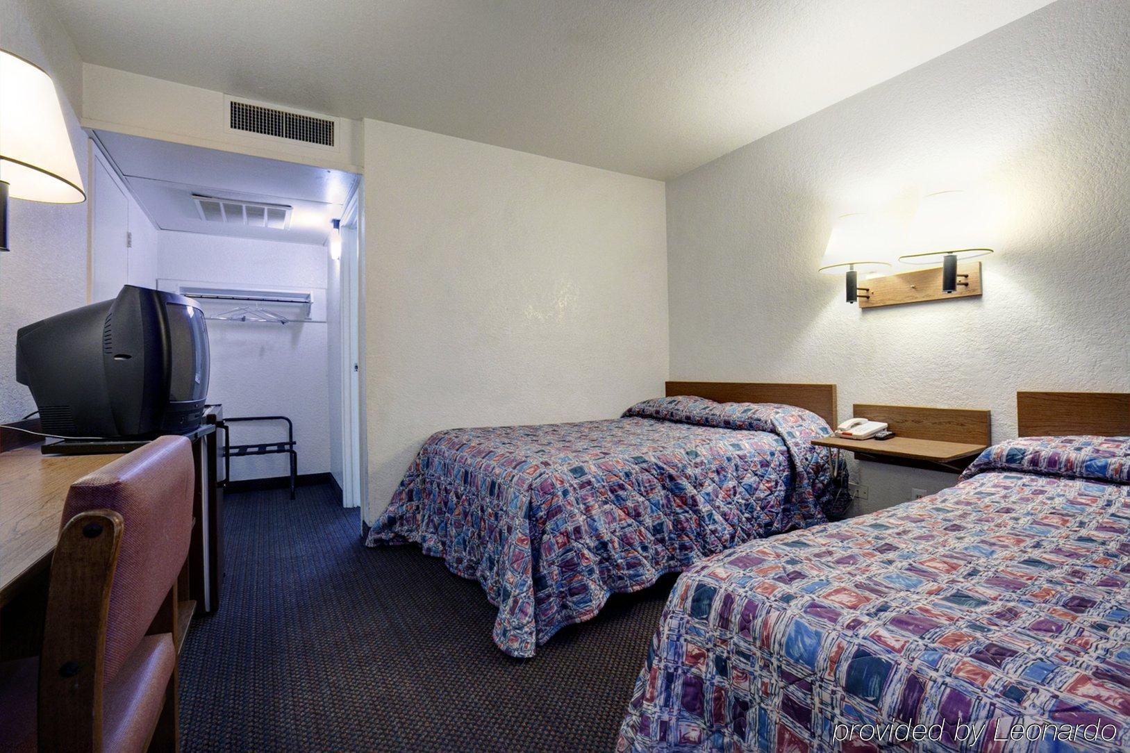 Travelodge By Wyndham Grand Rapids North Уолкер Номер фото