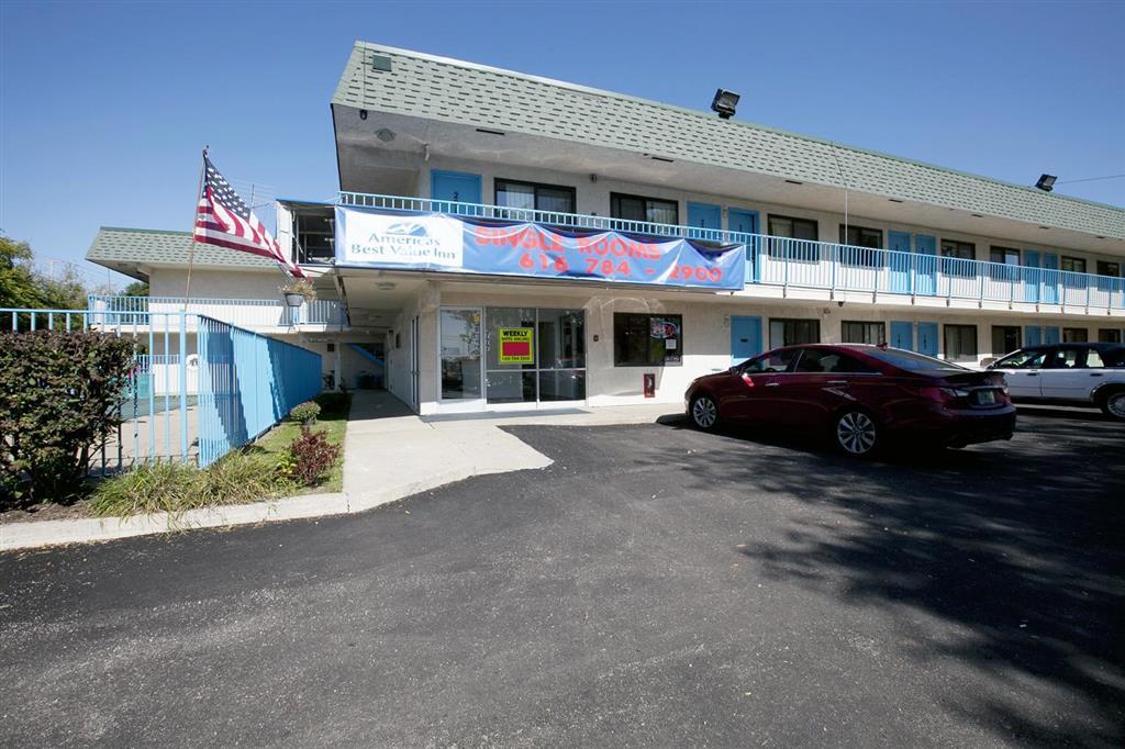 Travelodge By Wyndham Grand Rapids North Уолкер Экстерьер фото