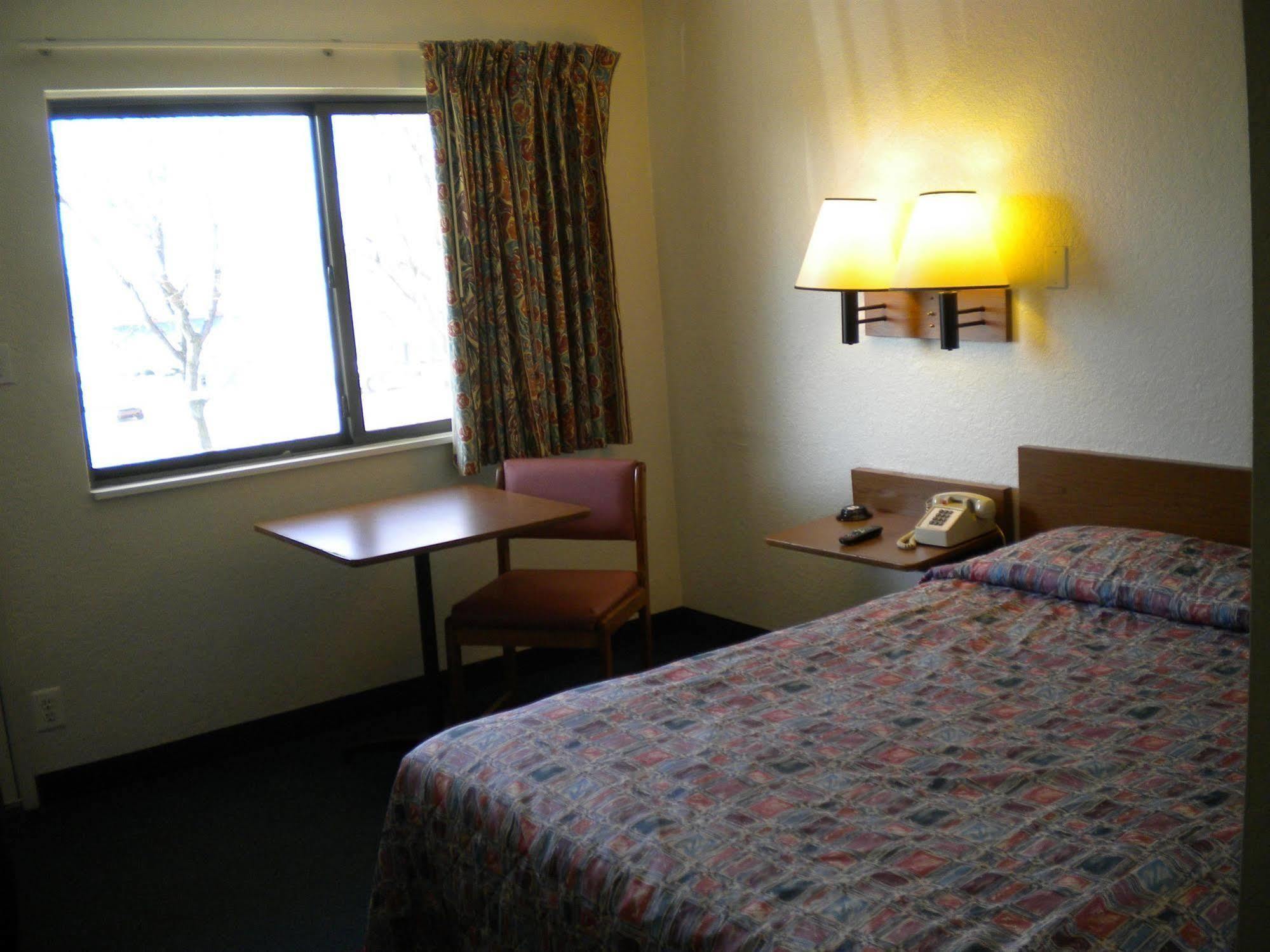 Travelodge By Wyndham Grand Rapids North Уолкер Номер фото